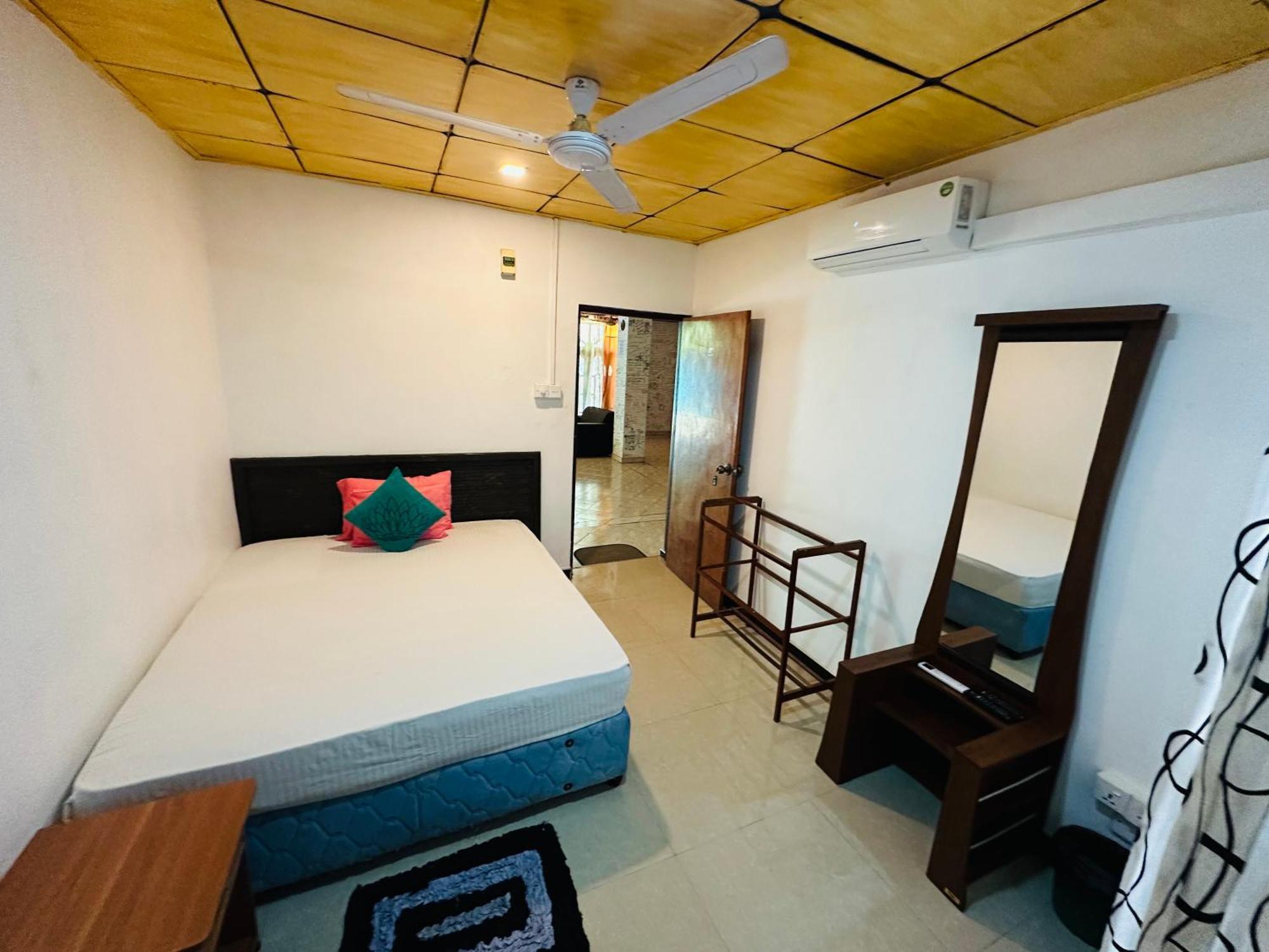 Tishan Holiday Resort 폴로나루와 객실 사진