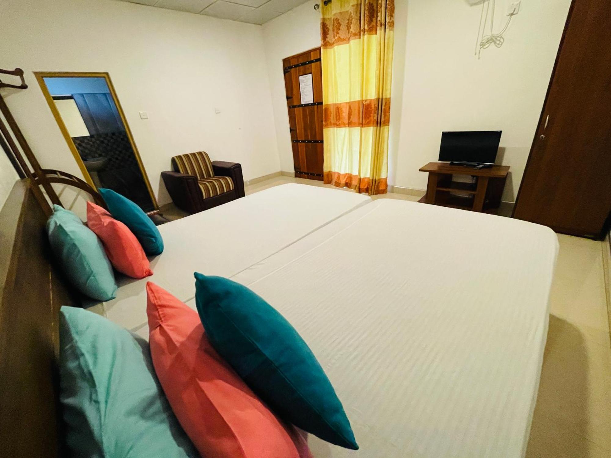 Tishan Holiday Resort 폴로나루와 객실 사진
