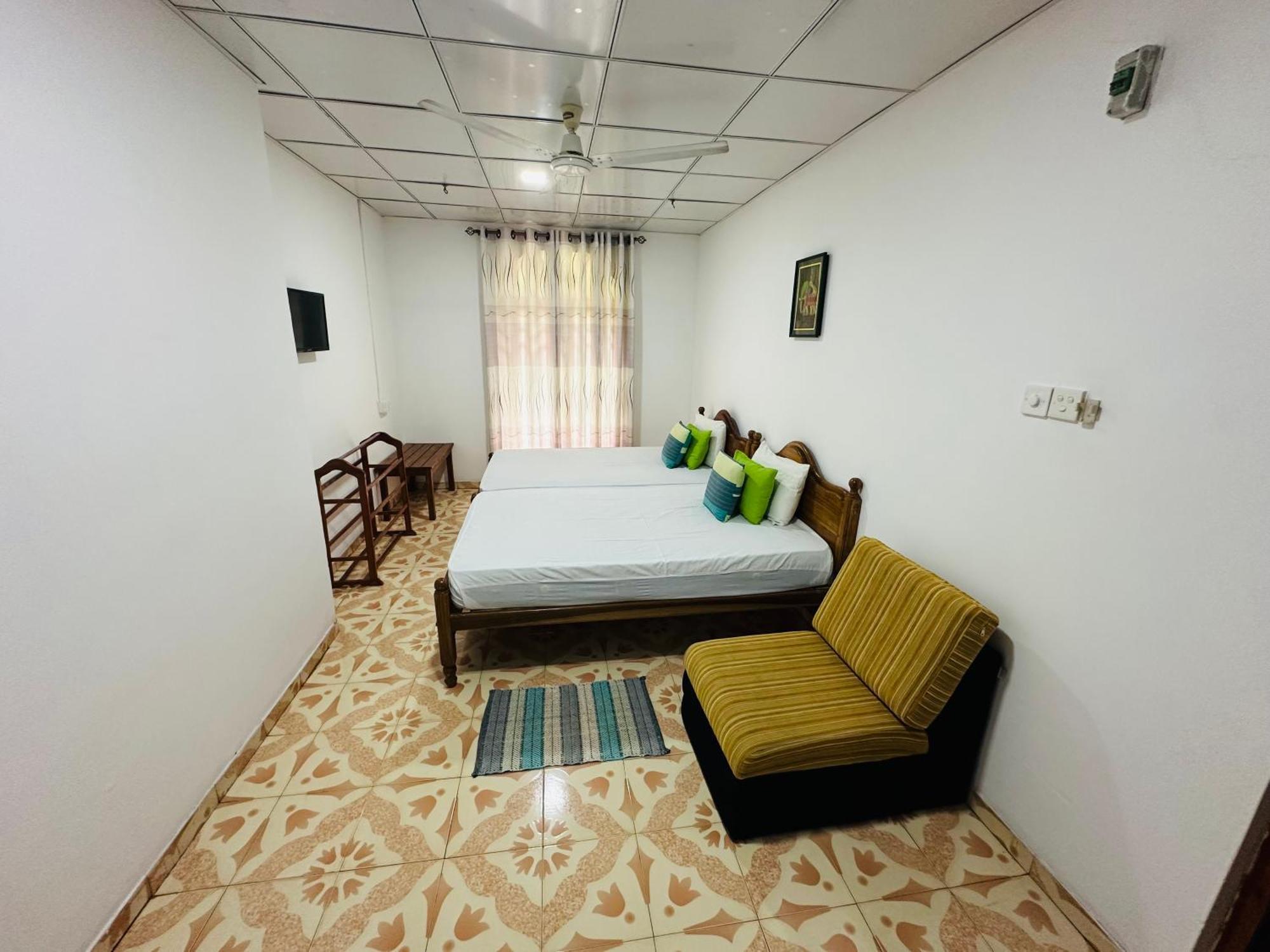 Tishan Holiday Resort 폴로나루와 객실 사진